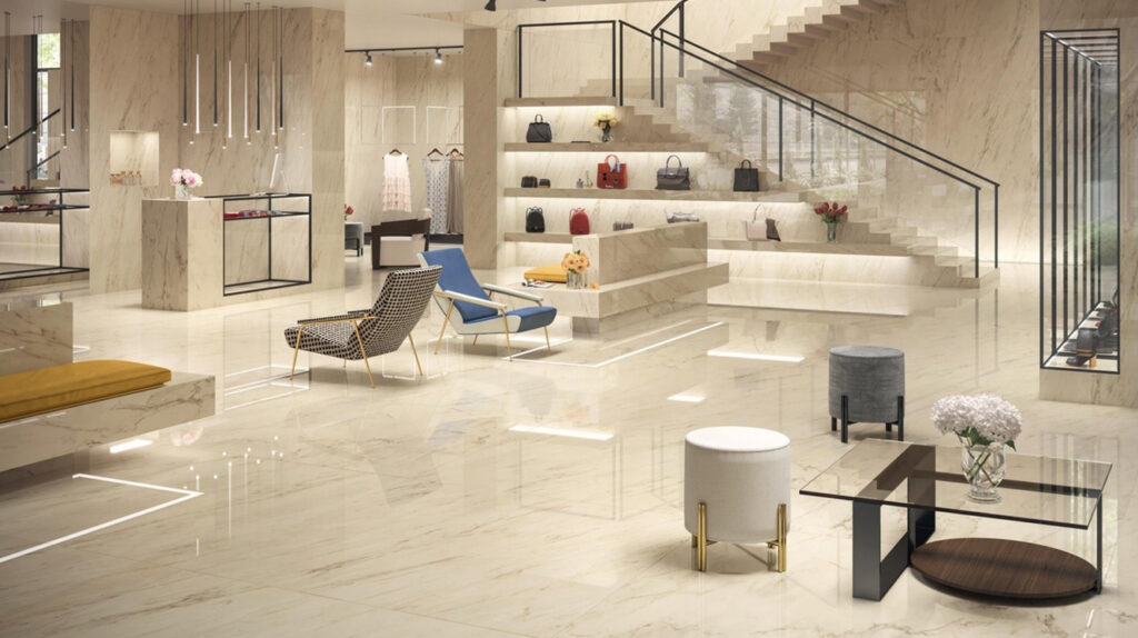 A large and bright retail space enhanced by the marble-effect porcelain stoneware Cremo Delicato from the Marvel Pro collection by Atlas Concorde, which brings warmth and sophistication to design interiors.